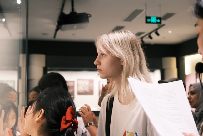 当谈话褪去浮华:一次心与心的文化相遇